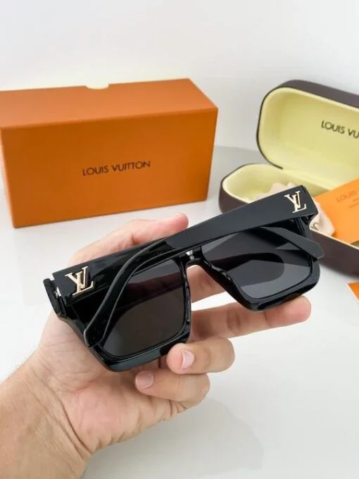 LOUIS VUITTON 1502 GOLD BLACK PREMIUM SUNGLASS - Image 4